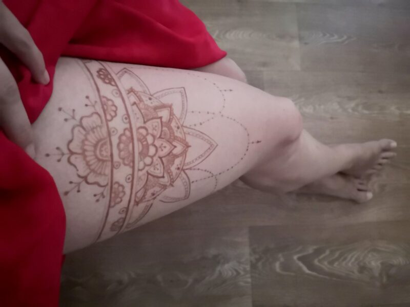 henna podvazek na noze