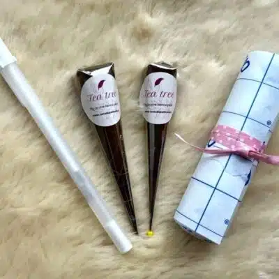 ukázka tea tree sady, 2 kornoutky henny, náplast a bílá gelová tužka